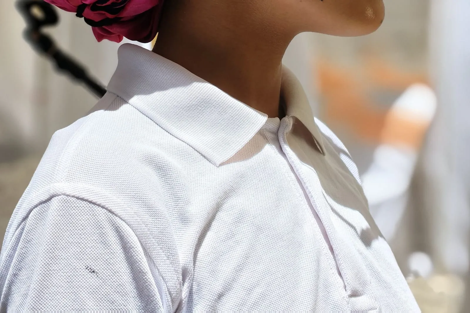 Woman wearing a fuchsia satin bonnet that covers all of her hair