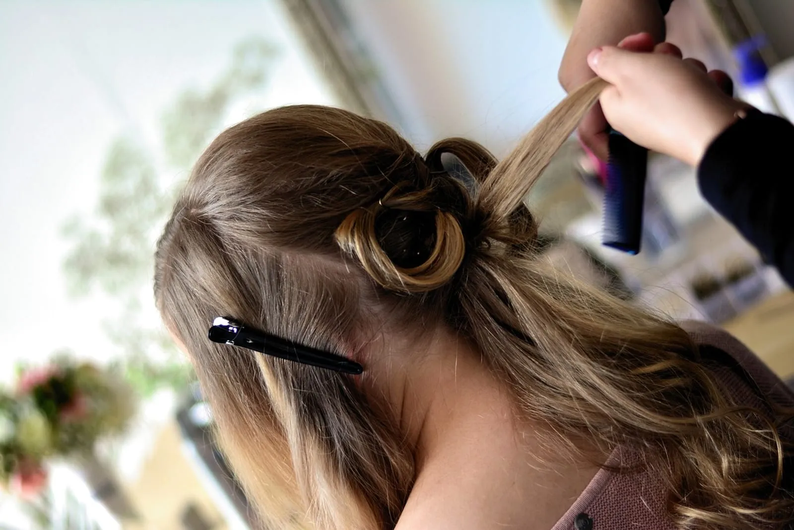 Comb and curling iron on a salon counter